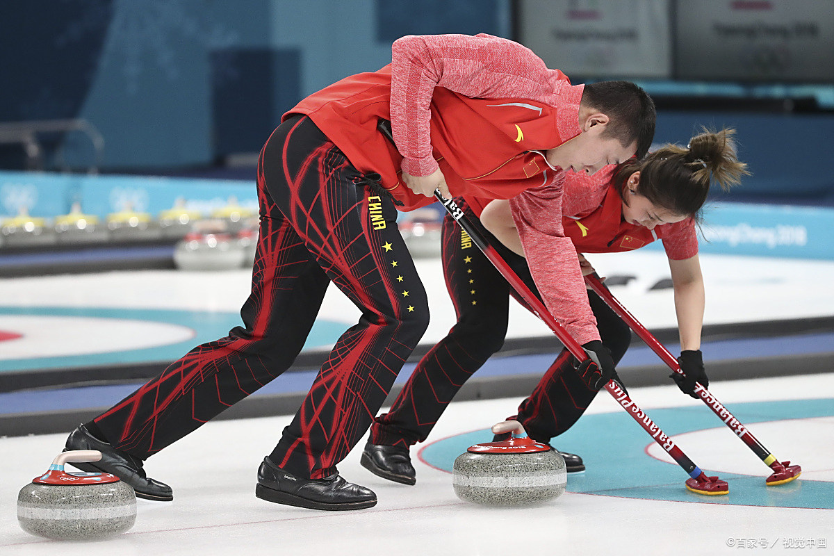 球星爆发!冰球赛场再现神级操作 球星爆发!冰球赛场再现神级操作