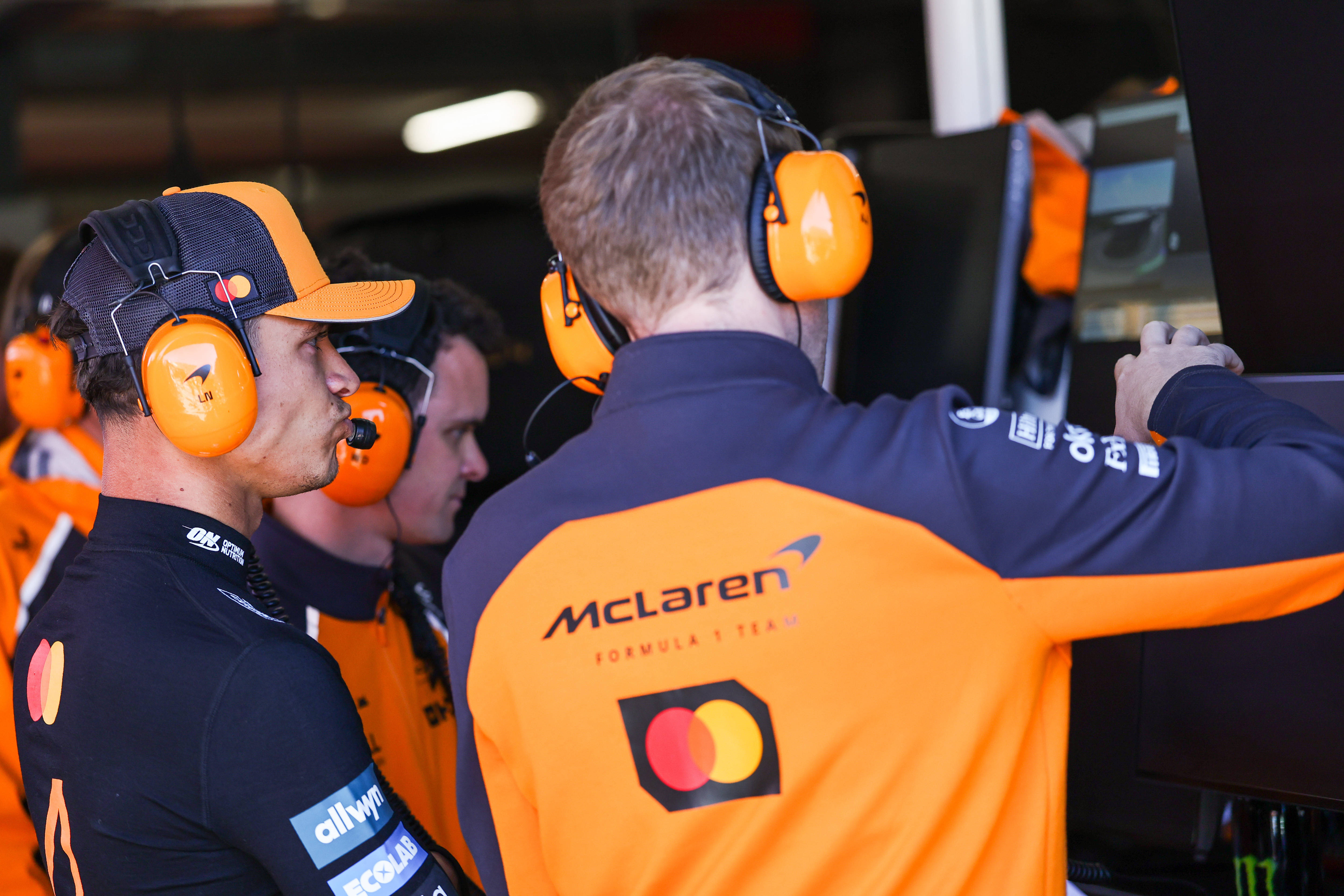 关于红牛二队轻取迈凯伦，皮亚斯特里刷新纪录的信息