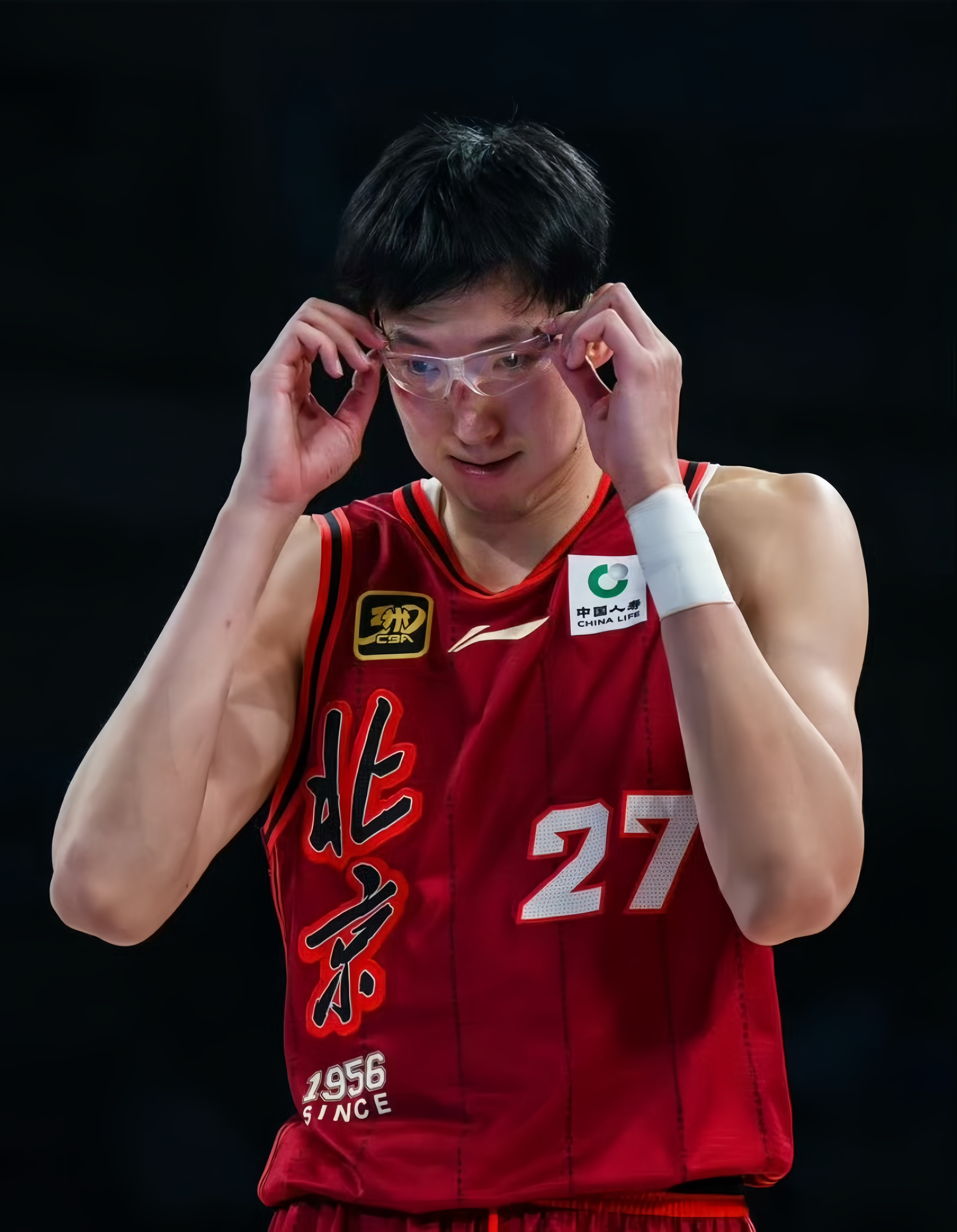 尼克斯轻取浙江队，周琦高光表现