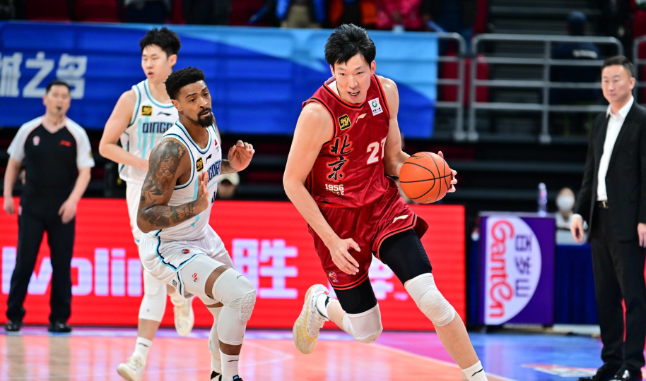 尼克斯轻取浙江队，周琦高光表现