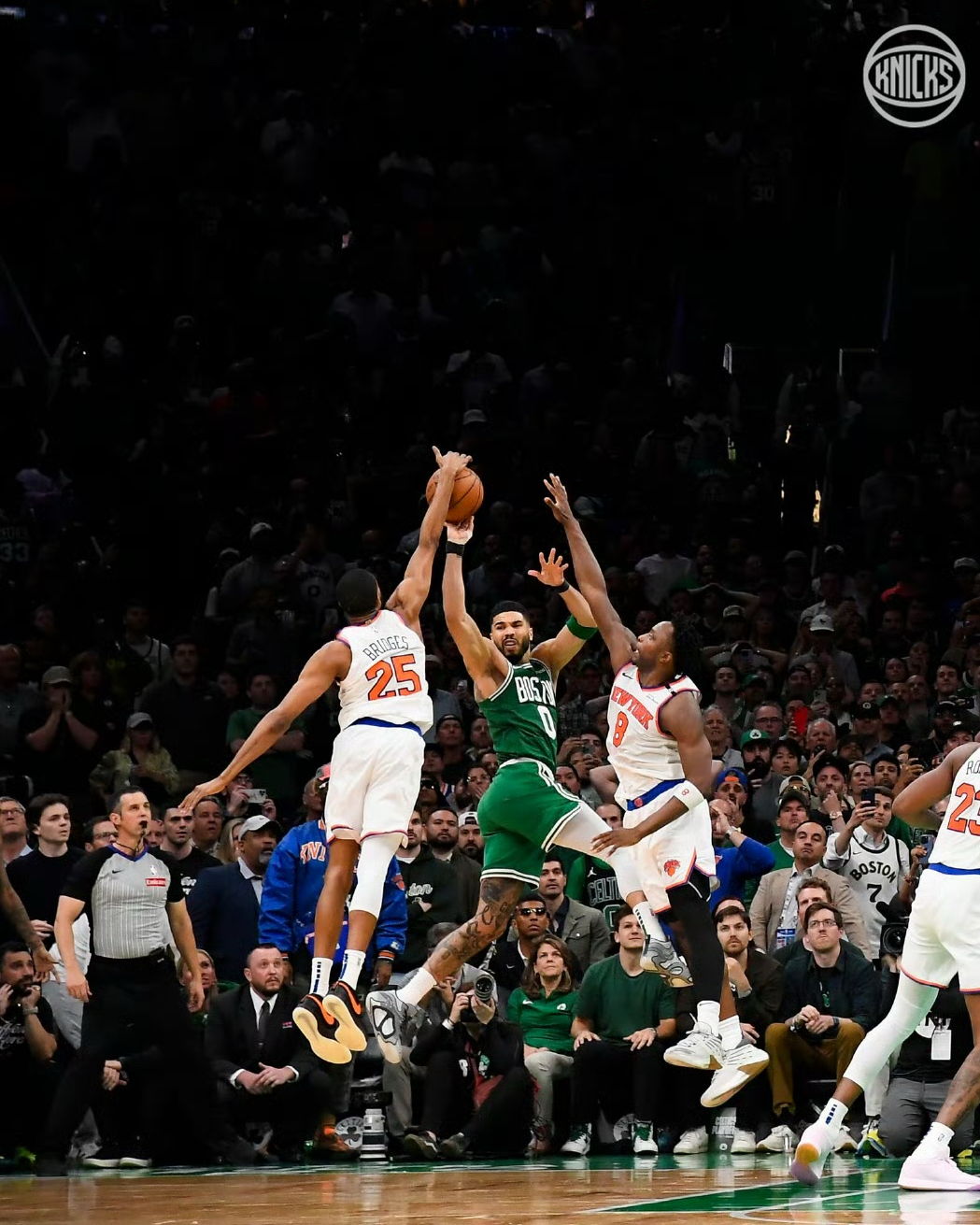 尼克斯翻盘骑士，字母哥状态火热