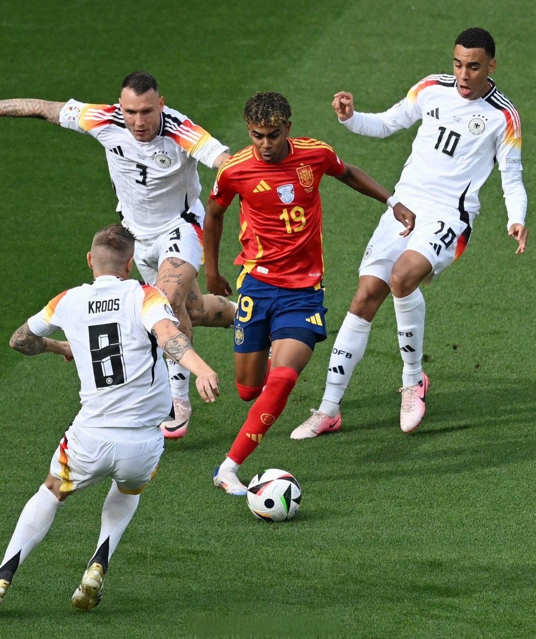 西班牙横扫荷兰，孙兴慜刷新纪录