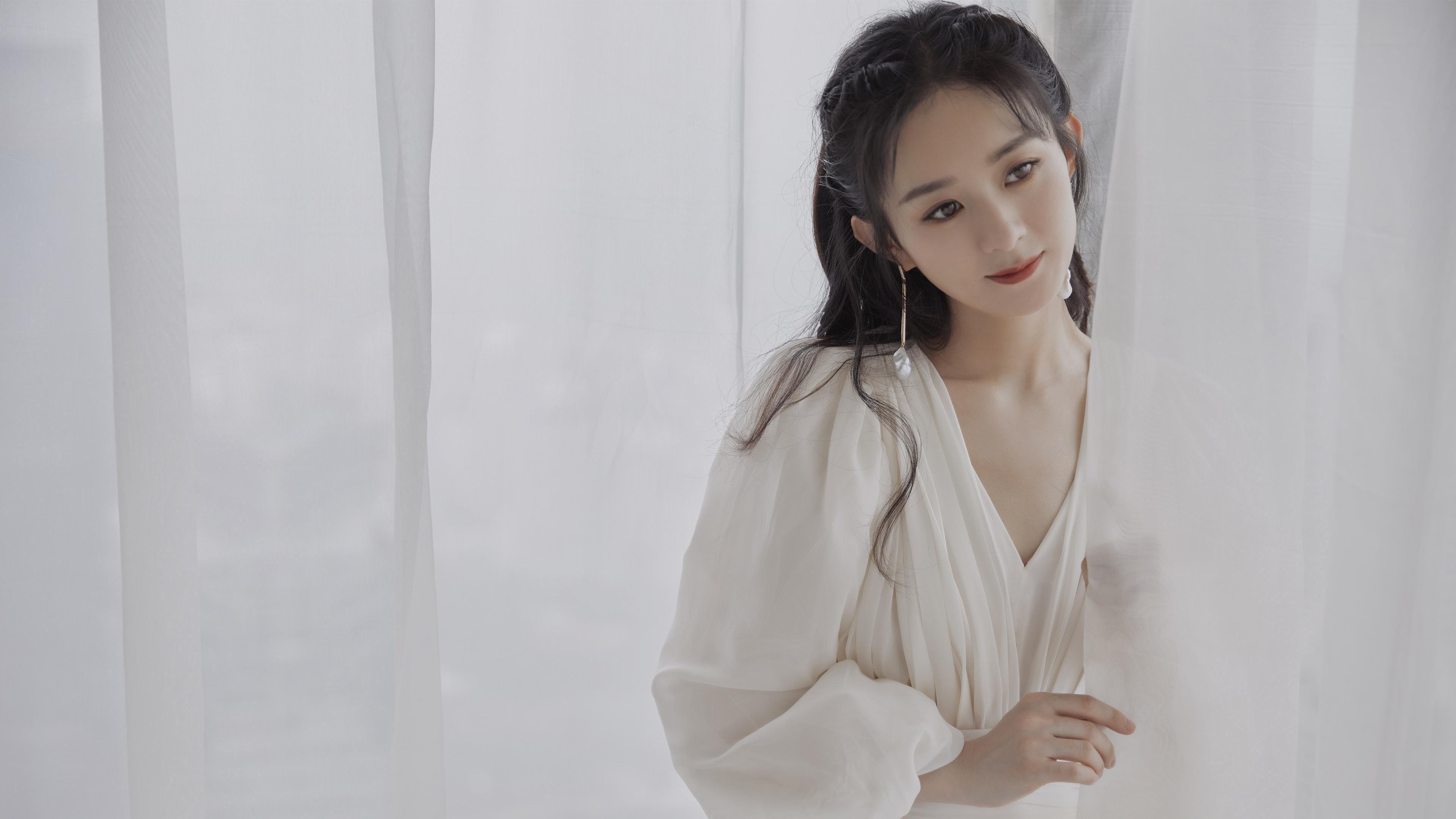 双重平行宇宙，雷霆稳稳拿下尼克斯，克莱在欧冠半决赛接管比赛